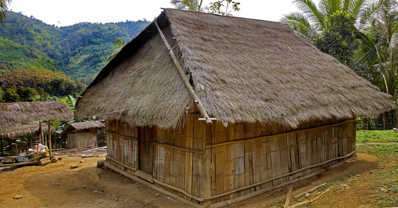 Laos, Northern Province, traditional Hmong habitat (photo)