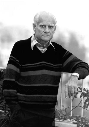 portrait de Alberto Moravia sur sa terrasse de Rome en 1977.
©Frassinetti/AGF/Leemage