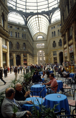 Naples, galerie Umberto I. Photo Frassinetti