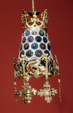 Art Nouveau: lamp with floral motifs in copper and glass made by Josep Puig i Cadafalch (1867-1957), c. 1900 (copper and glass)