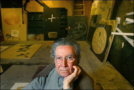 Portrait of Antoni Tapies (1923-2012), Catalan painter and sculptor (photo)