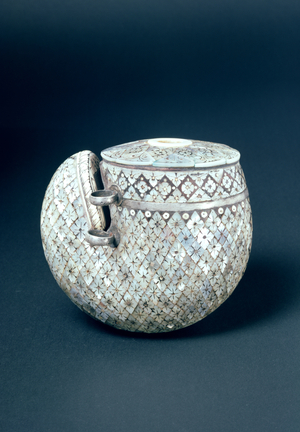 Powder horn, Indian, 18th century (horn and mother of pearl)