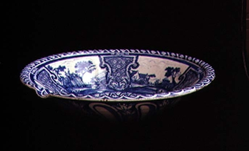 Delft milk pan, probably from set made for Hampton Court Dairy, 1690-94