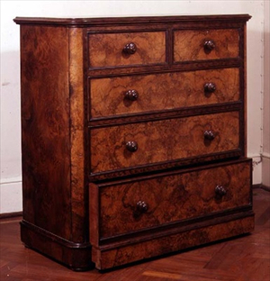 Chest of drawers, mid-19th century (mahogany veneered in burr walnut)