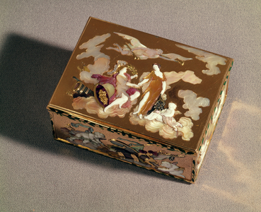 Snuff box, Paris, 1747-48 (enamel, gold & mother of pearl)