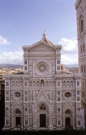 View of the facade (photo)