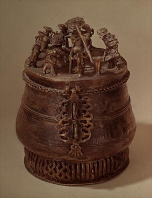 Ashanti treasure container to hold gold dust with courtly scene on top