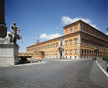 Lateral view of the facade, designed by Domenico Fontana (1543-1607) Carlo Montana (1556-1629) and Bernini (1598-1680)  1589-1635 (photo)