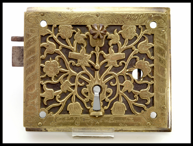 Rim lock, made by John Wilkes, c.1680 (brass & steel)