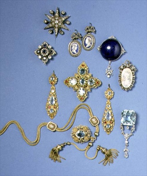 Selection of jewellery: six pointed star brooch; enamel pendant earrings with classical profiles; lapis lazuli brooch; aquamarine, ruby and gold demi-parure; miniature brooch; gold dress Albert chain