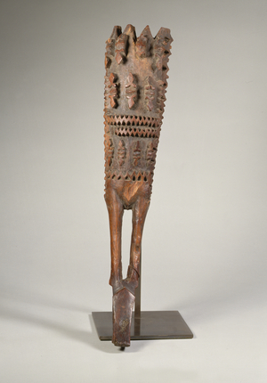 God staff with three tiers of conventionalised deities, the lower portion presented as a pair of stylised human legs from Aitutaki, Cook Islands