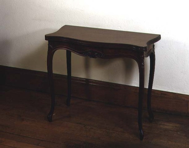 George III mahogany card table with serpentine top