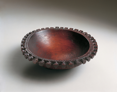 Bowl with four diamond shaped feet, Cook Islands, 18th or early 19th century (wood)