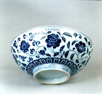 Ming blue and white thickly potted dice bowl, Hsuan Te mark (1426-35)