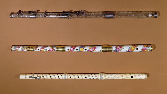 3 Flutes (ivory, porcelain and crystal)