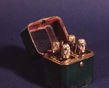 Necessaire containing four gilded blue glass scent bottles and pen-knife box decorated in shagreen, English, mid-18th century