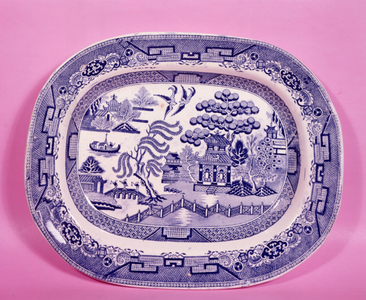 Blue and white 'Willow' pattern oval dish (pottery)