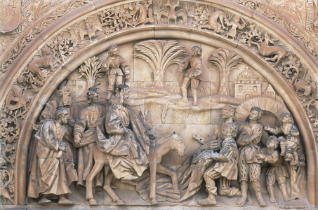 The entrance to Jerusalem, carved eardrum of the Cathedrale Notre Dame de l'Assumption, Salamanca - CHURRIGUERA, Alberto (1676-1740). GIL DE HONTANON, Juan (1480-1526). GIL DE HONTANON, Rodrigo (1500-1577). JUAN de ALAVA (-1537). New Cathedral of the Virgin of the Assumption. 1513-1733. SPAIN. CASTILE AND LEON. Salamanca. New Cathedral. Tympanum of the northern gate or Palm Gate, depicting the entrance of Jesus Christ into Jerusalem. Work by Juan Rodriguez and Gil de Hontanon. Gothic Art Renaissance Art Architecture