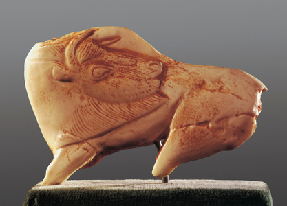 Bison turning the head. 15th-10th mil. BC (ivory)