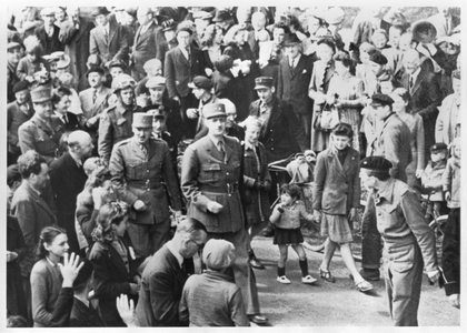 General de Gaulle (1890-1970) with General Koenig (1898-1970) in Bayeux, 14th June 1944 (b/w photo)
