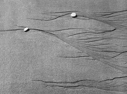 Creepers designs with pebbles on sand in Porbandar (b/w photo)