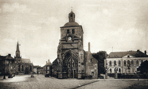 View of the city of Montreuil sur mer (Montreuil-sur-Mer) in the Pas-de-Calais Postcard around 1910