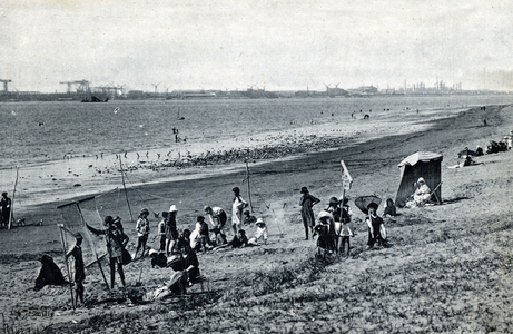 View of the beach at Saint-brevin-les-pins, c.1905 (b/w photo)