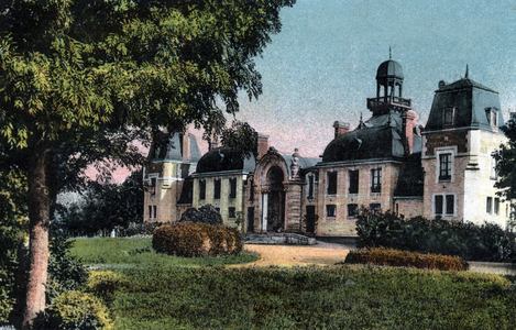 View of the thermal establishment in Lons-le-Saunier, Jura, 1910 (photo)