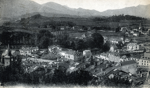 General view of Saint-Jean-Pied-de-Port (saint jean pied de port) in the Atlantic Pyrenees Postcard ca. 1910 Private collection Â