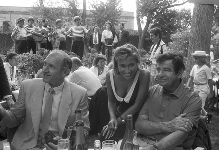 American actor Walter Matthau during a lunch at the at the Tribute To Ingrid Gala. Lido, Venice, 1983 : After Lunch