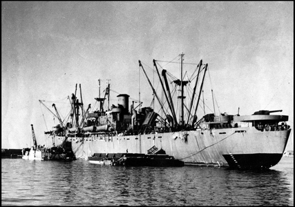 Second World War (1939-1945): the first Liberty Ship USS “” Nathaniel Bacon””” entering the port of Cherbourg repaired by Allied genie teams. Photography July 25, 1944.