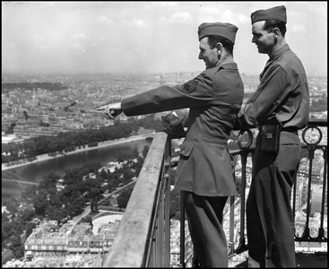Second World War (1939-1945): Paris (France) May 23, 1945 - Two brothers, both sergeant in the US Army, take advantage of their permission to climb to the top floor of the Eiffel Tower