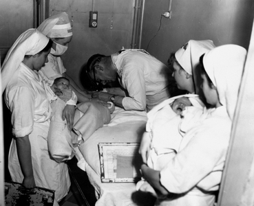 Second World War (1939-1945): Paris (France) 1948-49: At the Trousseau Hospital, a doctor makes an injection of Streptomycin to an infant with tuberculosis.