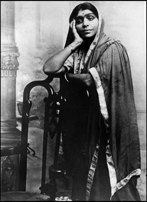 India August 1927: Poetess and former president of the Indian National Congress Sarojini Naidu (1879-1949), nicknamed “the nightingale of India)