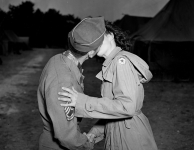 Near Sissonne (Aisne) France 27 July 1945: At Oklahoma City camp of the US Army, where American soldiers awaiting redeployment to the Pacific theatre of operations, Sergeant Francis Currey of the 30th US DI “Old Hickory””, who has just received the highest military distinction in the United States the Congressional Medal of Honour ( Congressional Medal of Honor) kisses his cousin Sergeant WAC Jennie York