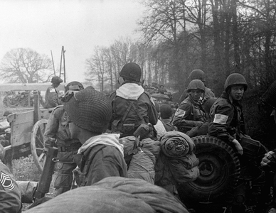 WWII:Near Wesel (Germany) March 24, 1945: At dawn, on the east bank of the Rhine, soldiers of a PIR (Parachute Infantry Regiment) from the 17th American Aeroportee Division of the 1st Armee Aeroportee gather before seeking contact with the enemy