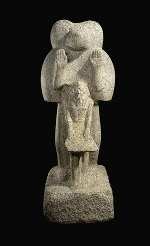Exposition les pharaons. Babouin en prière dans l'acte de protection du souverain. 1550 av. JC - 1295 av. JC. Granite. Memphis. Vienne, Kunsthistorisches Museum. Attention: l'utilisation des photographies est interdit pour les sites Internet et les pages Web. © farabola/ Leemage