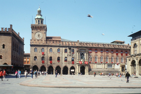 Bologne, la Piazza Maggiore Photo. Milanesio