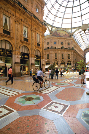 Milan, le 14/08/2002. La Galerie Victor Emmanuel II. Photo. Mauro Pomati