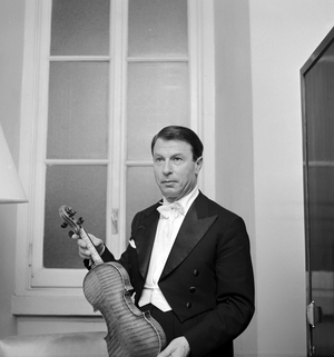 Milan, 31/10/1962. Le violoniste Nathan MILSTEIN au Teatro alla Scala de Milan.