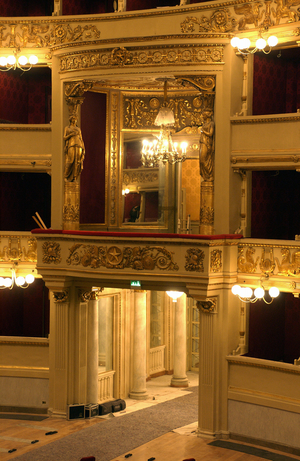 Restoration of the Teatro Alla Scala, Milan 06 /11/2004 (photo)