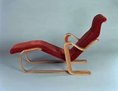 Isokon Long Chair, 1936 (birch plywood with velvet upholstery)