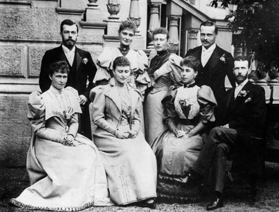 A romanov family portrait c, 1890 (photo)