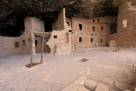 Spruce tree House a Mesa Verde - Entrees of Kivas with scale and dwelling dwellings of ancient American civilization Anasazi or ancestral Pueblo people, 12th - 14th century - Cliff Dwelling, Mesa Verde National Park, Colorado, USA (USA), UNESCO Site
