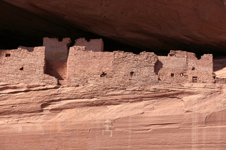 Remains of American civilization Anasazi, White house ruins, Chelly National Monument Canyon, Cliff dwelling, 13th century troglodyte dwellings, Arizona, USA (USA)