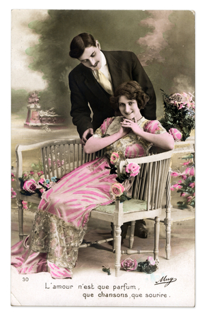 Couple ho smiles standing behind him saying: “Love is only perfume, a song, that smile” (postcard)