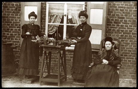 Portrait of two hosiery makers, 1912 (b/w photo)
