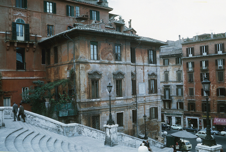 View of the red house of the poet John Keats (1795-1821) along the staircase of Trinita dei Monti (Trinity of the Mountains) in Rome, 1966. Photograph by Luciana Barbarino Gilardi.
