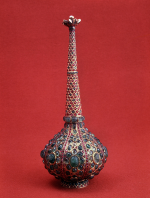 Flask with emeralds (Present of King of Persia Nader Shah to Empress Anna), 17th century (gold, emerald)