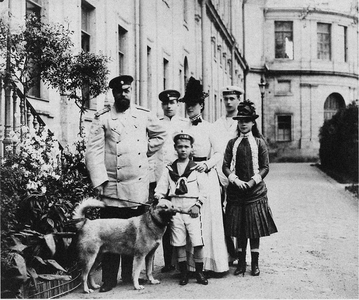 Emperor Alexander III with his family and his dog Kamchatka, 1887 (photo)